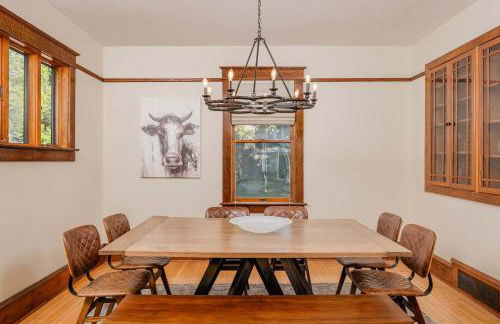 Family Downtown Mansion - Sleeps 13 - Foto 9