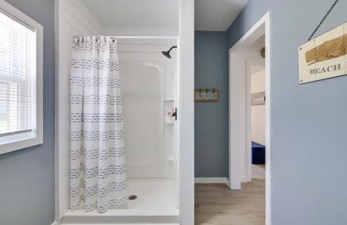 Walk to Lake Nautical Akron Cottage with Deck! - Foto 18