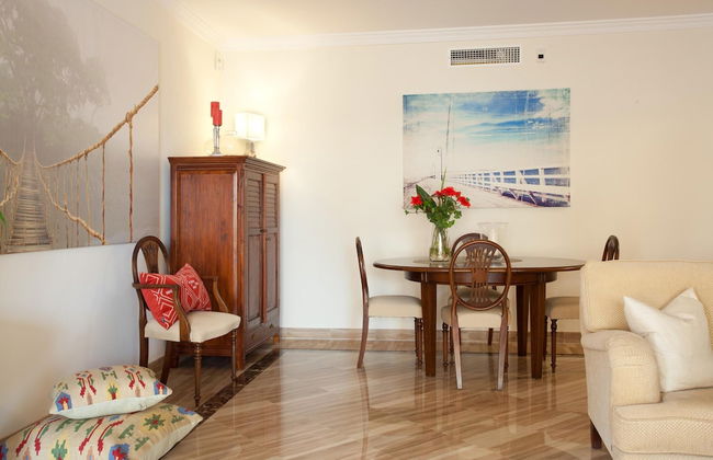 Charming Apartment With Pool - Photo 24