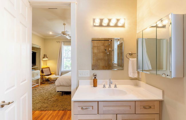 Doctor's Orders by Avantstay 5 Mins TO Beach! w/ Community Pool & Hot Tub! - Photo 33