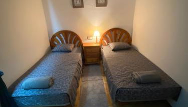 4 Bed Villa - Sleeps 8 - Pool - HotTub - Garden - Foto 3