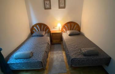 4 Bed Villa - Sleeps 8 - Pool - HotTub - Garden - Foto 3