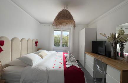 CASA AMOR & SPA, appartement suite jacuzzi & piscine chauffée - Foto 8