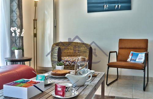 LocaLise - M3A La Maison du pêcheur au Guilvinec - Chambres vue mer - A 20m de la mer située à la pointe de Men Meur - Tout à pied, plage, port, centre, commerces, marché - Wifi inclus - Linge de lit inclus - Jardin clos - En option , ménage et serviettes - Foto 13