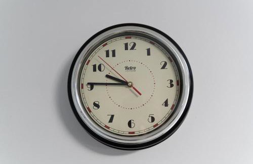 2 Bed Apt with free parking on driveway and free Wi-Fi - Photo 17