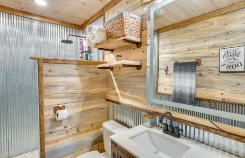 Peaceful Hikers Hideaway with Deck on 1 Acre! - Foto 15