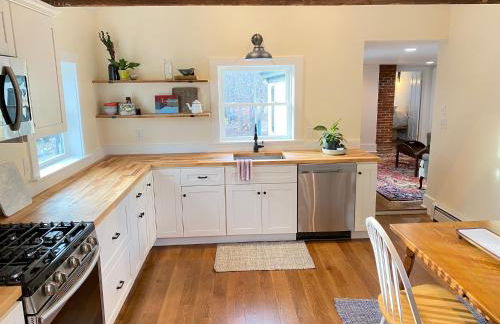 Duplex Farmhouse Rental Walk to Downtown - Foto 16