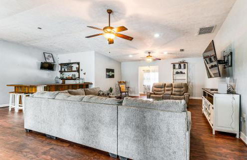 Spacious Micanopy Farmhouse with Luxurious Pool! - Foto 5