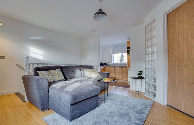 Quaint 1 Bedroom 1st Floor Flat - Photo 13