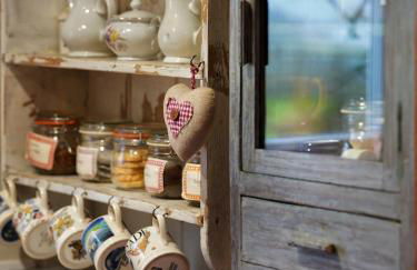 The Laundry Room Romantic cabin, hot tub & views - Photo 6