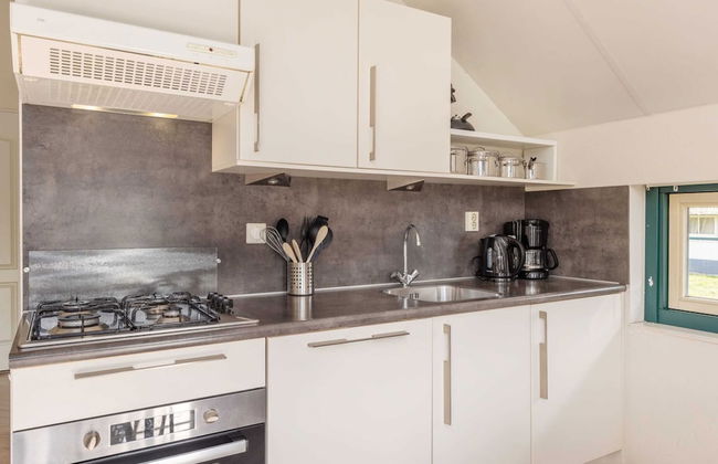 Bungalow in Veluwe Near Harderwijk - Photo 4