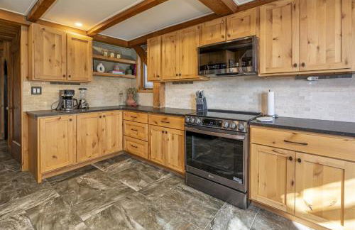 Luxury Lake House w Dock & Game Room - Photo 25