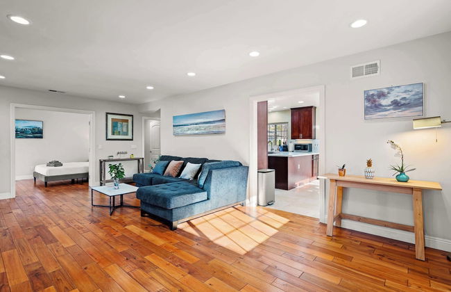 Luxury Estate With Sparkling Pool & Elegant Amenities - Foto 32