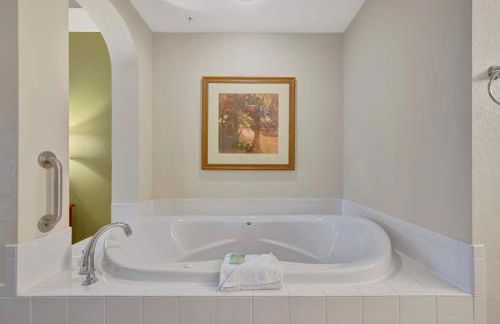 2BR Fireworks View with Pool & Spa 5 Minutes to Disney - Foto 54