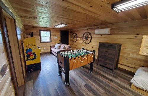 Luxury Cabin w/ Game Room & Hot Tub at Cave Run Lake - Foto 23