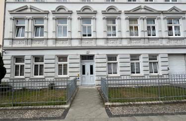 Best Preis Stadtperle 1- Stadtzentrum Wittenberge Modernes Ambiente max 3 Personen Einzelzimmer voll ausgestattet mit MagentaTV, WLAN, Waschmaschine - Foto 24