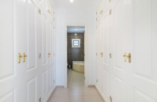 BEAUTIFUL VILLA - 4 bedrooms, heated pool, 2 priv car park places, fibre net, PS5, tv channels - Foto 36
