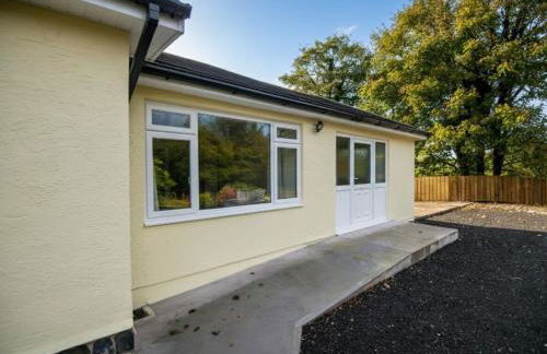 Round Park - A large dog friendly one level holiday cottage for groups and families - Photo 21