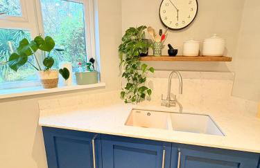 Marlow Family Retreat, Short Stroll into Town - Photo 4