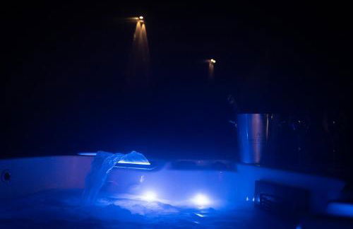 Premium suite with jacuzzi - Photo 38