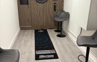 Modern Large 4-Bed Property sleeps 10 in Abergele - Photo 15