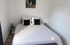 Entre les places, spacieux, calme, idéalement situé parking gratuit - Foto 2