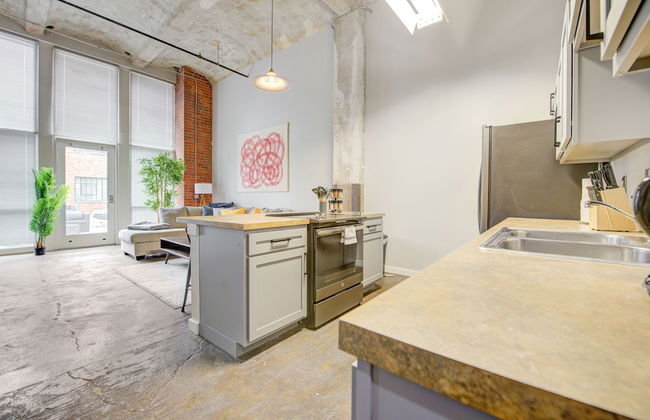 Luxury Historic Loft with Gym - Photo 74