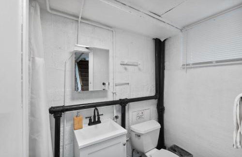 Stately 5BR Historic Retreat - CozySuites - Foto 33