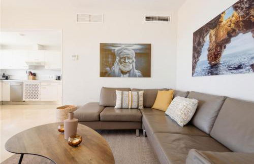 Modern beachside Penthouse with amazing sea views in Costabella, Marbella - Photo 13