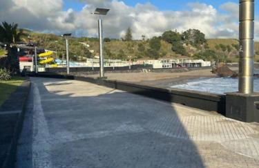 Maré Alta - Scenic Seaside Stay with outdoor deck - Photo 18