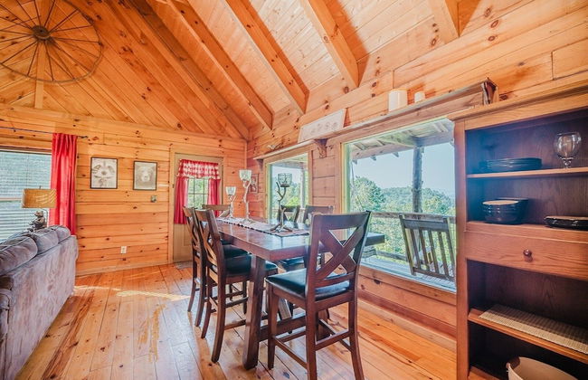 J Willy's Refuge 2 Bedroom Cabin by RedAwning - Photo 31