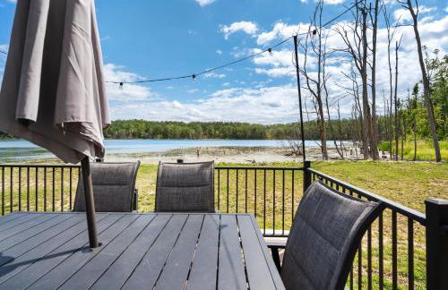 Quiet and Cozy Lakefront Home Near Mt Boyne - Foto 23
