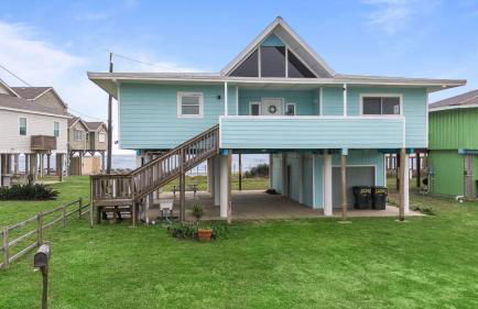 2nd Row Home Close to Beach - Foto 44