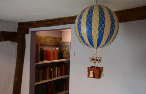 The White House with Studio - Photo 29