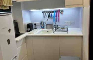 Kensington apartment with 2 bedrooms 1 living room and Patio - Photo 6