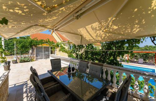 MY DALMATIA - Villa Sucic with private pool and mountain view - Foto 10