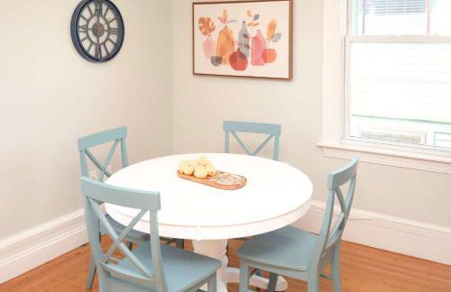 Jennifer's Cozy Apt Near Brown w In Unit Laundry - Foto 1