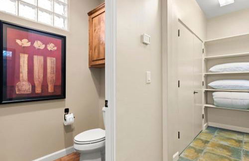 The Debonair Derby by PaseoHomesAZ with Heated Pool - Foto 2