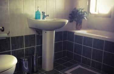 Antonia’s Home Alfa Village - Photo 15