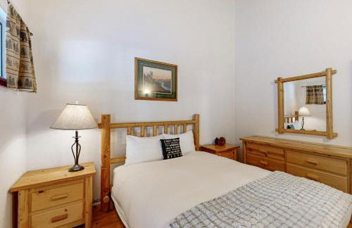 Less Than 2 Mi to Tahoe Donner Ski Resort Serene Retreat - Foto 16