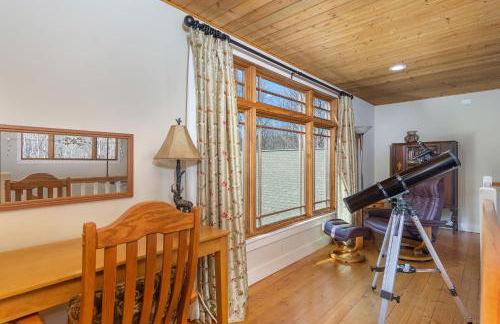 Fireside Retreat Hot Tub, Game Area, Fire Pit & Mountaintop Views! - Foto 5