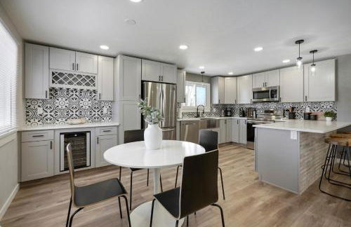 Serene 4-Bedroom Getaway in Arvada! Pet-friendly! - Foto 9