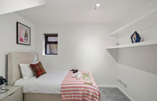 Beautiful 5 bedroom house in Stone, Aylesbury, Free parking - Foto 7