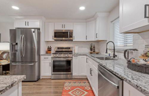 Backyard BBQ Retreat: Central 3bd - Prime Location - Foto 28