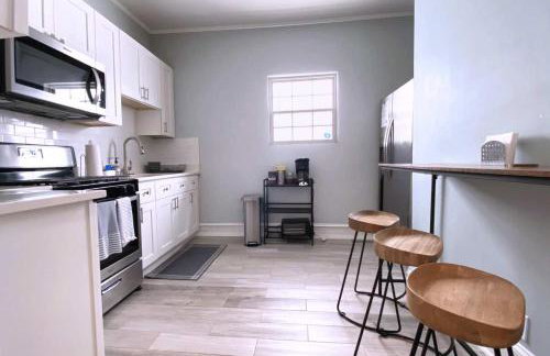 Orange Crush Cottage- Downtown Beaches & Dining - Photo 9