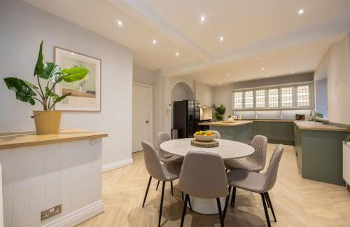 The GreyStoke Mansion With Private Grounds - Foto 3