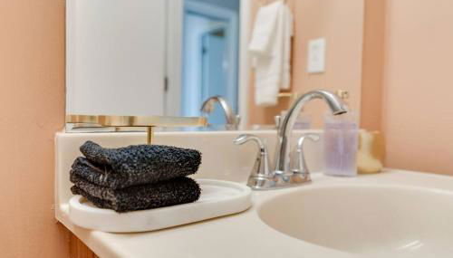 Prime Location With Balcony Near Broadway and Top Golf - Foto 4