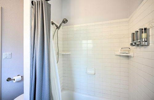 Pet-Friendly Sacramento Home about 5 to Downtown! - Photo 17