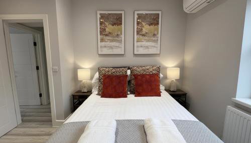 Aisiki Stays Apartments at Barnet, Airconditioned & Pet-Friendly, 2-Bedroom & 1-Bathroom Ground Floor with back Garden Flat, King or Twin Beds & Double Beds with Free WiFi - Foto 2