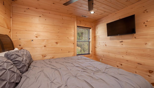 Luxury Good Vibes Cabin With Tub by RedAwning - Foto 5, Habitación